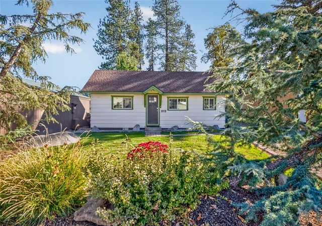 Single family home for sale at 1313 Front St, Leavenworth, WA 98826 | MLS# NWM2591081