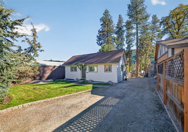 Photo 1 of Single family home for sale at 1313 Front St, Leavenworth, WA 98826 | MLS# NWM2591081 | Listing updated on 2026-10-20