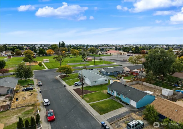 Photo 3 of Single family home for sale at 513 W Meridian Ave, Moses Lake, WA 98837 | MLS# NWM2591082 | Listing updated on 2026-10-06
