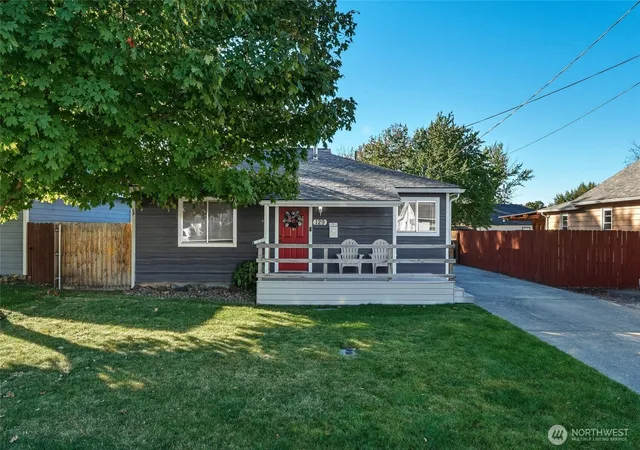 Photo 1 of Single family home for sale at 129 Kenneth St, Walla Walla, WA 99362 | MLS# NWM2591096 | Listing updated on 2026-10-06