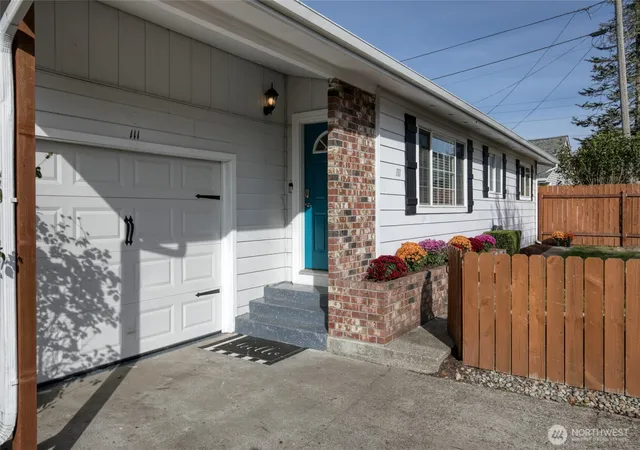 Photo 1 of Single family home for sale at 111 S B St, Elma, WA 98541 | MLS# NWM2591116 | Listing updated on 2026-10-15