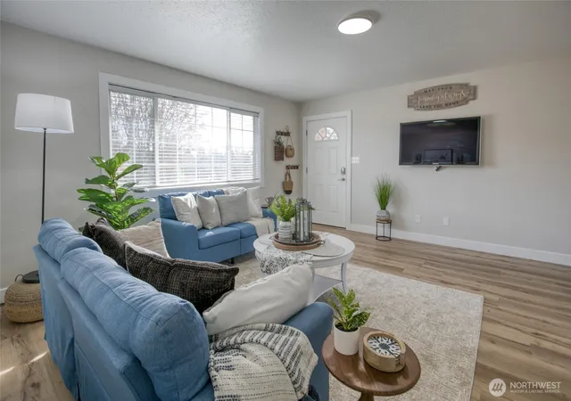 Photo 3 of Single family home for sale at 111 S B St, Elma, WA 98541 | MLS# NWM2591116 | Listing updated on 2026-10-15