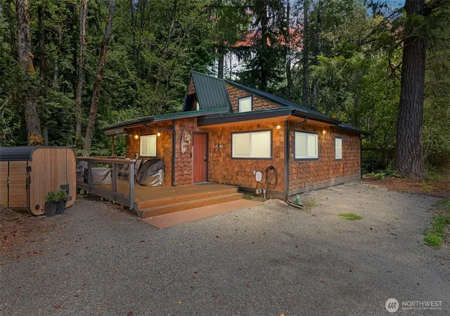 Photo 1 of Single family home for sale at 178 Skate Crk Rd N, Ashford, WA 98304 | MLS# NWM2591150 | Listing updated on 2026-10-20
