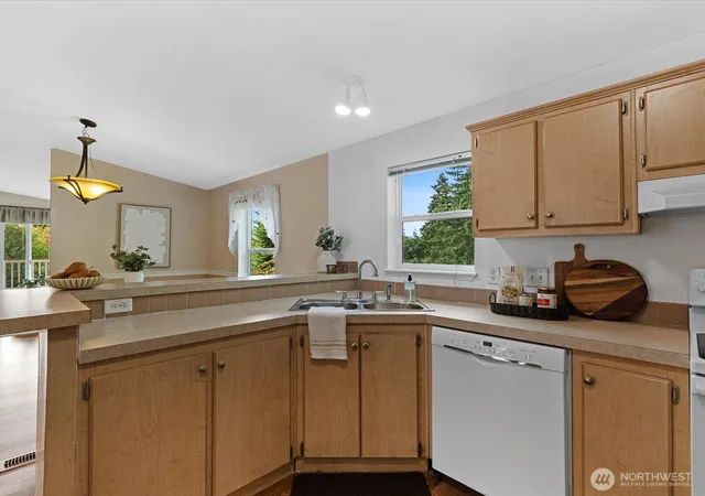 Photo 3 of Manufactured home for sale at 12608 NE Hollyhills Dr, Bothell, WA 98011 | MLS# NWM2591151 | Listing updated on 2026-10-20