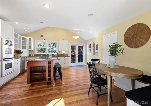 Photo 4 of Single family home for sale at 7711 Sunnyside Ave N, Seattle, WA 98103 | MLS# NWM2591159 | Listing updated on 2026-10-09