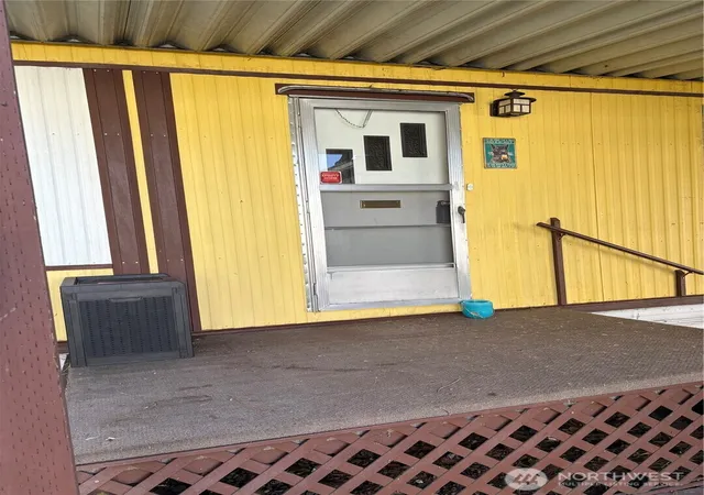 Photo 2 of Manufactured home for sale at 19411 1st Avenue Ct E #22, Spanaway, WA 98387 | MLS# NWM2591164 | Listing updated on 2026-10-06