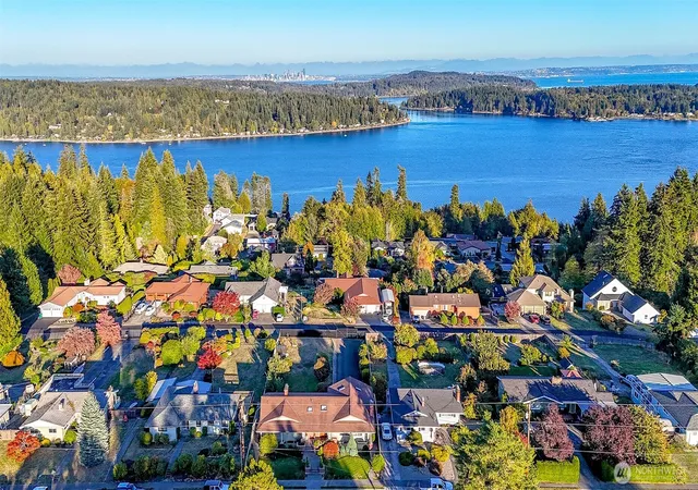 Photo 3 of Single family home for sale at 3218 Viewcrest Dr NE, Bremerton, WA 98310 | MLS# NWM2591165 | Listing updated on 2026-10-13