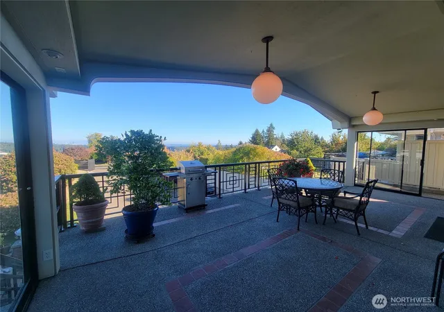 Photo 4 of Single family home for sale at 3218 Viewcrest Dr NE, Bremerton, WA 98310 | MLS# NWM2591165 | Listing updated on 2026-10-13