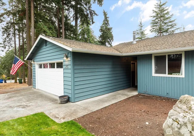Photo 2 of Single family home for sale at 255 NW Columbia Dr, Oak Harbor, WA 98277 | MLS# NWM2591170 | Listing updated on 2026-10-07