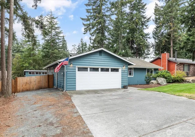 Photo 3 of Single family home for sale at 255 NW Columbia Dr, Oak Harbor, WA 98277 | MLS# NWM2591170 | Listing updated on 2026-10-07