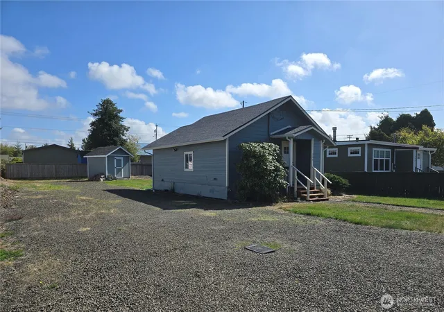 Photo 1 of Single family home for sale at 208 N Hoquiam St, Westport, WA 98595 | MLS# NWM2591178 | Listing updated on 2026-10-08