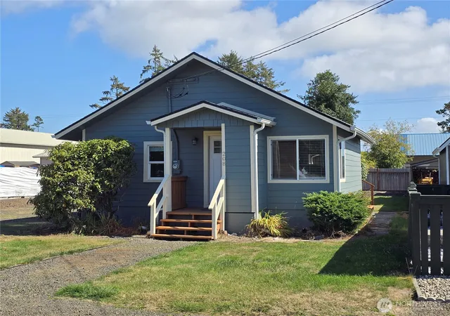 Photo 3 of Single family home for sale at 208 N Hoquiam St, Westport, WA 98595 | MLS# NWM2591178 | Listing updated on 2026-10-08