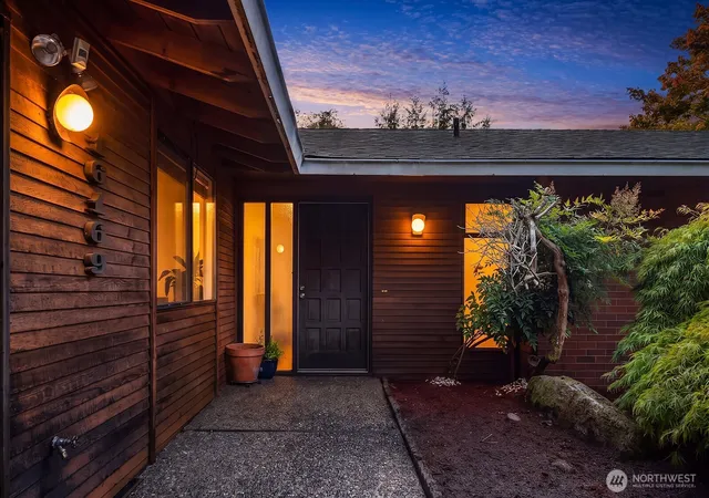 Photo 3 of Sale Pending at 16169 Se 146th Place, Renton, WA 98059 | MLS# NWM2591185 | Listing updated on 2026-10-09