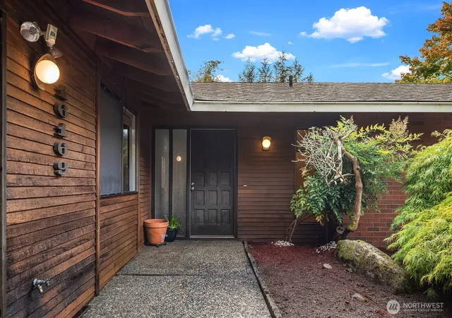 Photo 3 of Sale Pending at 16169 SE 146th Place, Renton, WA 98059 | MLS# NWM2591185 | Listing updated on 2026-10-09