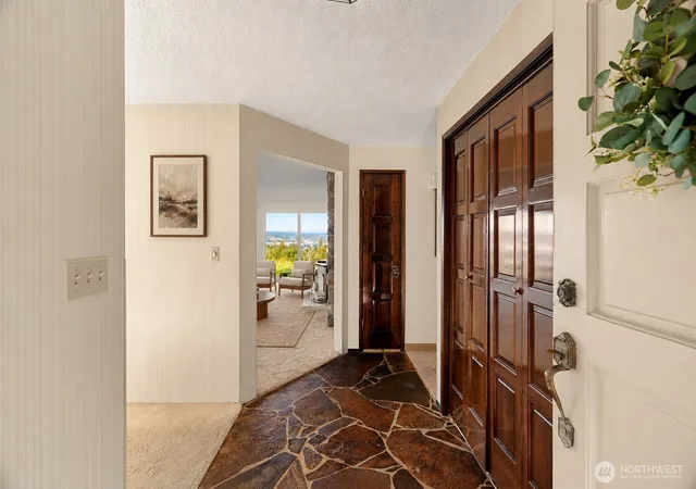 Photo 2 of Single family home for sale at 902 Carney Dr, Aberdeen, WA 98520 | MLS# NWM2591196 | Listing updated on 2026-10-10