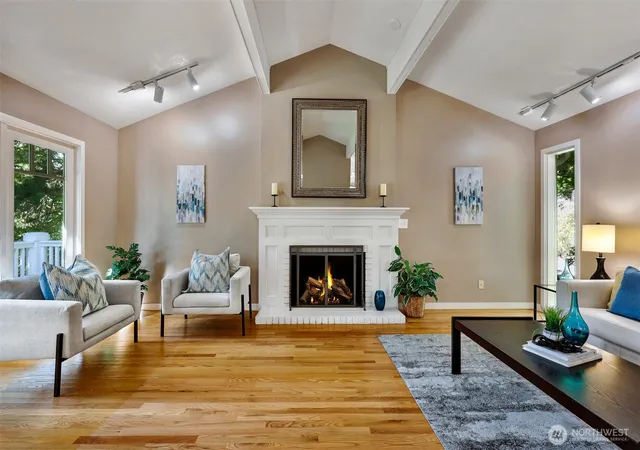 Photo 4 of Single family home for sale at 6720 W Mercer Way, Mercer Island, WA 98040 | MLS# NWM2591198 | Listing updated on 2026-10-07