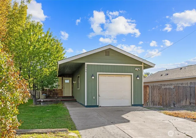 Photo 2 of Single family home for sale at 1304 N Cora St, Ellensburg, WA 98926 | MLS# NWM2591200 | Listing updated on 2026-10-09