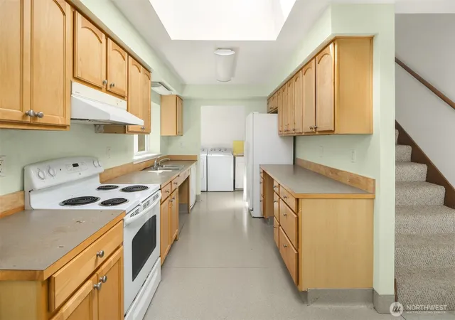 Photo 4 of Single family home for sale at 304 N Greenwood Dr, Shoreline, WA 98133 | MLS# NWM2591204 | Listing updated on 2026-10-13