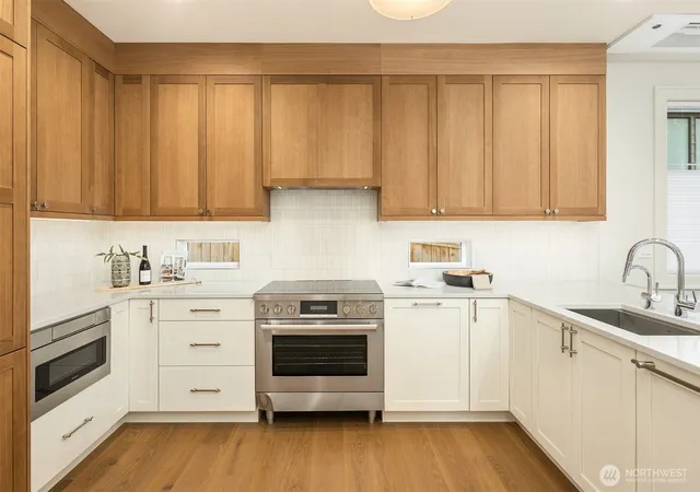 Photo 3 of Condo for sale at 10927 103rd Avenue NE, Kirkland, WA 98033 | MLS# NWM2591220 | Listing updated on 2026-10-09