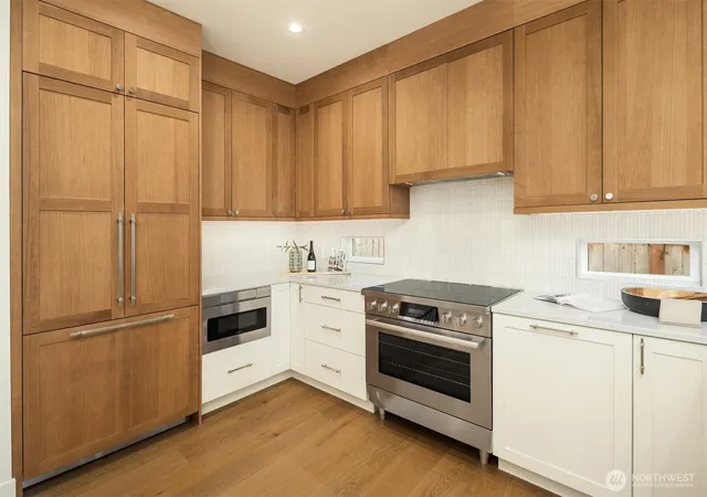 Photo 4 of Condo for sale at 10927 103rd Avenue NE, Kirkland, WA 98033 | MLS# NWM2591220 | Listing updated on 2026-10-09