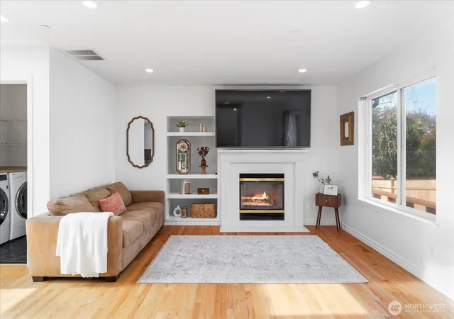 Photo 3 of Single family home for sale at 1725 Palisade Blvd, Dupont, WA 98327 | MLS# NWM2591226 | Listing updated on 2026-10-26