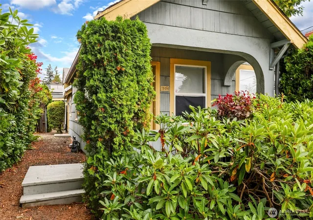 Photo 3 of Sale Pending at 1926 9th Street, Bremerton, WA 98337 | MLS# NWM2591241 | Listing updated on 2026-10-16