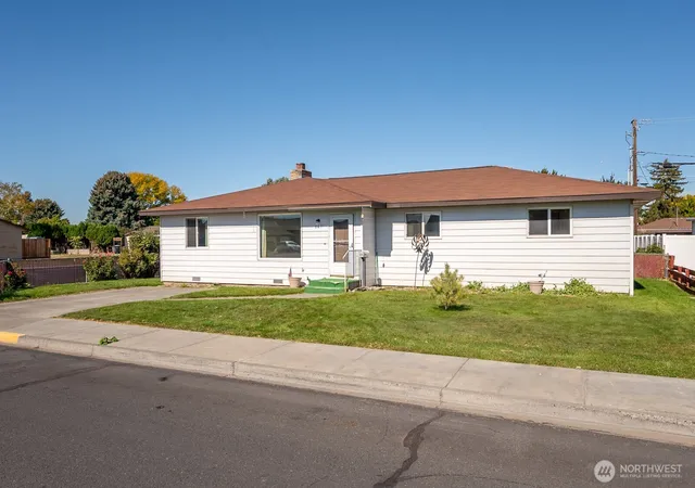 Photo 3 of Single family home for sale at 617 I St Sw, Quincy, WA 98848 | MLS# NWM2591254 | Listing updated on 2026-10-07