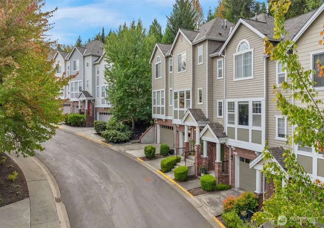Photo 3 of Townhouse for sale at 15523 133rd Place Ne, Woodinville, WA 98072 | MLS# NWM2591264 | Listing updated on 2026-10-13