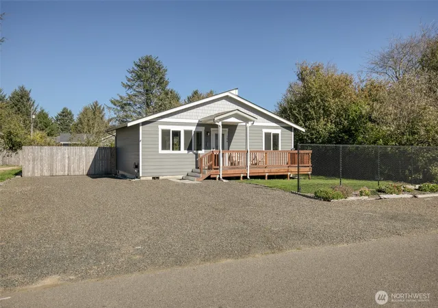Photo 1 of Single family home for sale at 164 N Oar Loop Nw, Ocean Shores, WA 98569 | MLS# NWM2591283 | Listing updated on 2026-10-08