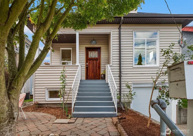 Photo 3 of Single family home for sale at 181 26th Avenue, Seattle, WA 98122 | MLS# NWM2591292 | Listing updated on 2026-10-07