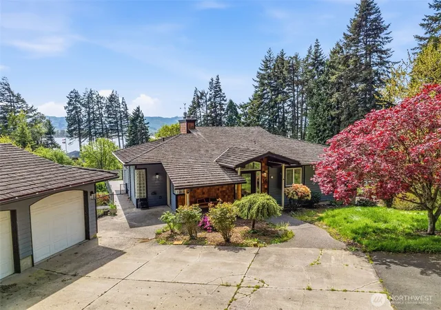 Single family home for sale at 16 Little Cape Horn Rd, Cathlamet, WA 98612 | MLS# NWM2591295