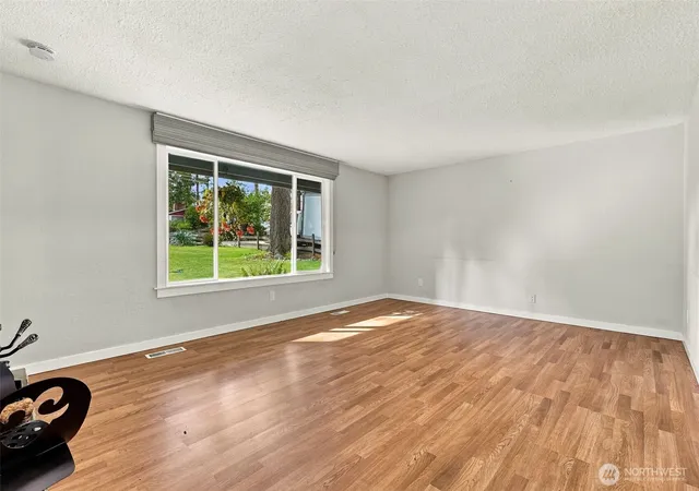 Photo 4 of Single family home for sale at 12501 80th Avenue E, Puyallup, WA 98373 | MLS# NWM2591298 | Listing updated on 2026-10-07