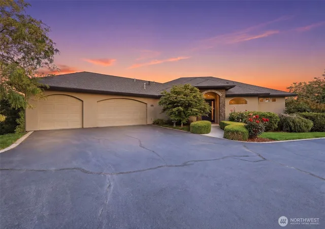 Photo 1 of Single family home for sale at 1021 Country Ct, Richland, WA 99352 | MLS# NWM2591319 | Listing updated on 2026-10-20