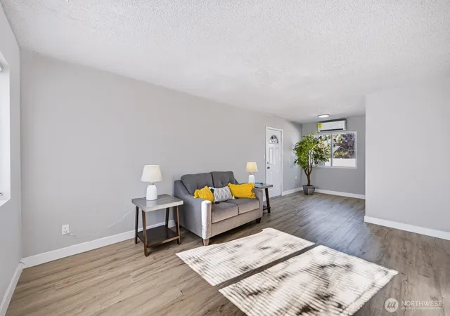 Photo 2 of Single family home for sale at 710 S Hawthorne Dr, Moses Lake, WA 98837 | MLS# NWM2591326 | Listing updated on 2026-10-06