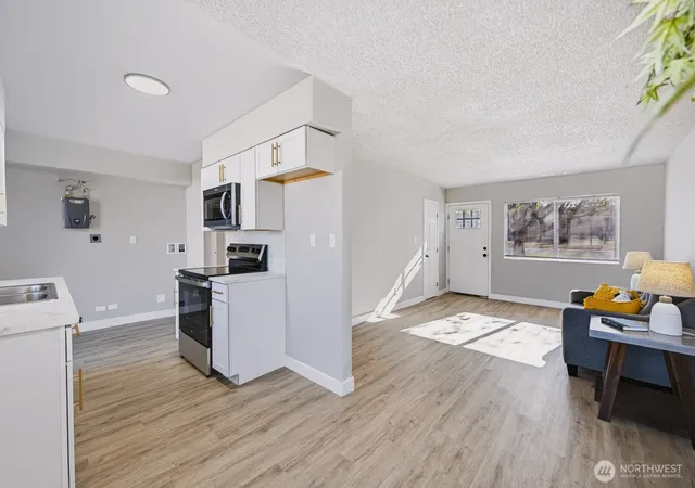 Photo 4 of Single family home for sale at 710 S Hawthorne Dr, Moses Lake, WA 98837 | MLS# NWM2591326 | Listing updated on 2026-10-06