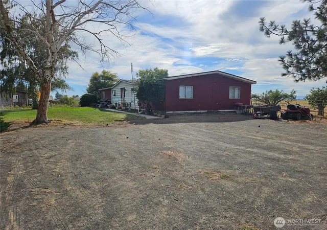 Photo 3 of Sale Pending at 9342 J4 Rd Nw, Ephrata, WA 98823 | MLS# NWM2591332 | Listing updated on 2026-10-08
