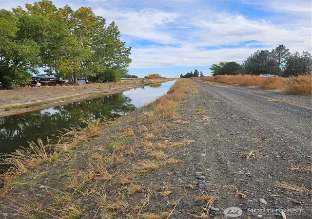 Photo 3 of Sale Pending at 9342 J4 Rd NW, Ephrata, WA 98823 | MLS# NWM2591332 | Listing updated on 2026-10-08
