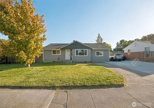 Photo 1 of Single family home for sale at 2101 W Kennewick Ave, Kennewick, WA 99336 | MLS# NWM2591343 | Listing updated on 2026-10-09