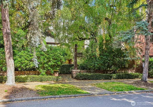 Photo 2 of Condo for sale at 1516 E Republican St #10, Seattle, WA 98112 | MLS# NWM2591349 | Listing updated on 2026-10-10