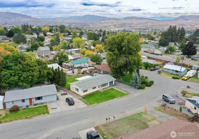 Photo 2 of Single family home for sale at 706 Sunrise Dr, Omak, WA 98841 | MLS# NWM2591366 | Listing updated on 2026-10-07
