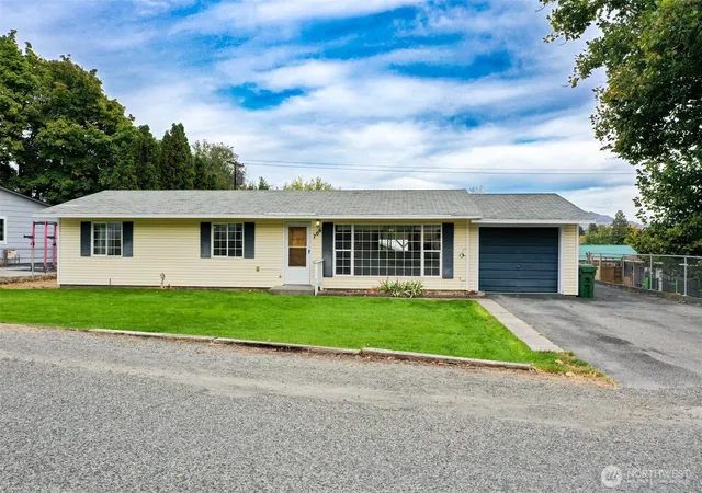 Photo 3 of Single family home for sale at 706 Sunrise Dr, Omak, WA 98841 | MLS# NWM2591366 | Listing updated on 2026-10-07