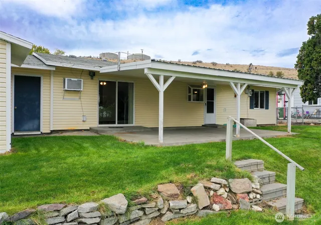 Photo 3 of Single family home for sale at 706 Sunrise Dr, Omak, WA 98841 | MLS# NWM2591366 | Listing updated on 2026-10-07
