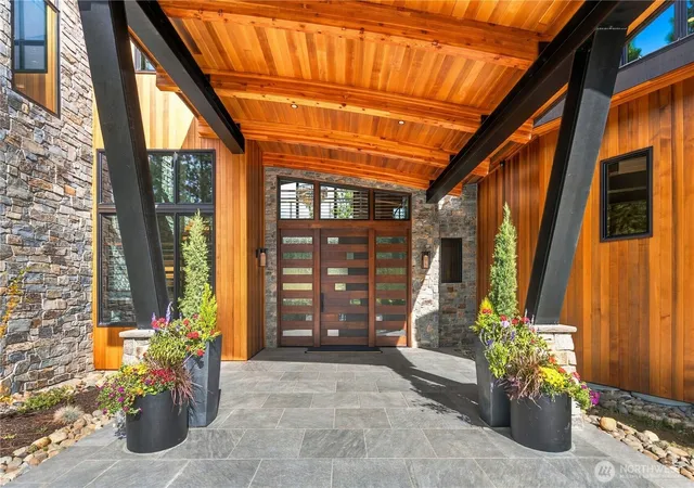 Photo 3 of Mansion for sale at 581 Gold Leaf Ln, Cle Elum, WA 98922 | MLS# NWM2591369 | Listing updated on 2026-10-08