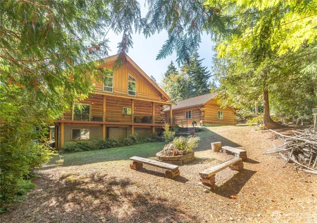 Photo 3 of Single family home for sale at 200 E Sea Vista Ln, Grapeview, WA 98546 | MLS# NWM2591371 | Listing updated on 2026-10-09