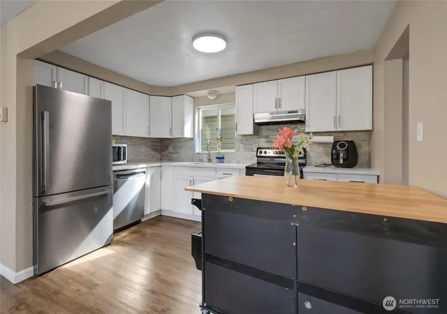 Photo 4 of Single family home for sale at 906 116th Street S, Tacoma, WA 98444 | MLS# NWM2591373 | Listing updated on 2026-10-08