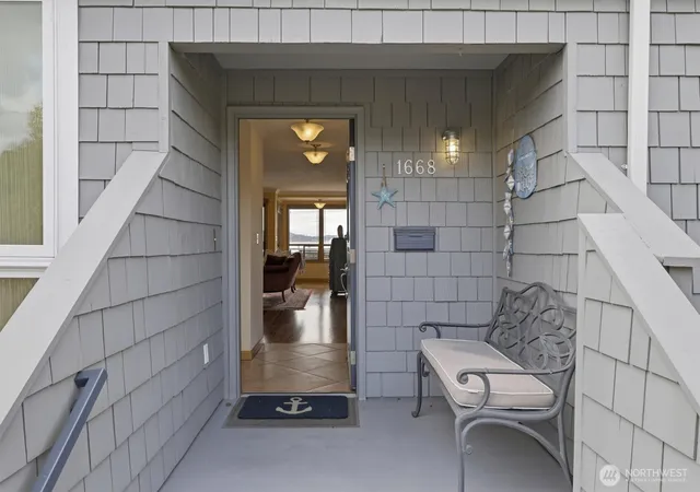Photo 3 of Townhouse for sale at 1668 S Wilton Rd, Tacoma, WA 98465 | MLS# NWM2591391 | Listing updated on 2026-10-23