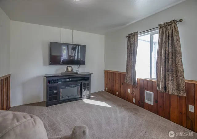 Photo 3 of Single family home for sale at 1108 Stockwell St, Aberdeen, WA 98520 | MLS# NWM2591398 | Listing updated on 2026-10-07