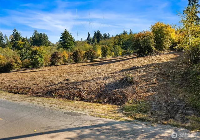 Photo 3 of Sale Pending at 8933 Sw Van Olinda Rd, Vashon, WA 98070 | MLS# NWM2591409 | Listing updated on 2026-10-14