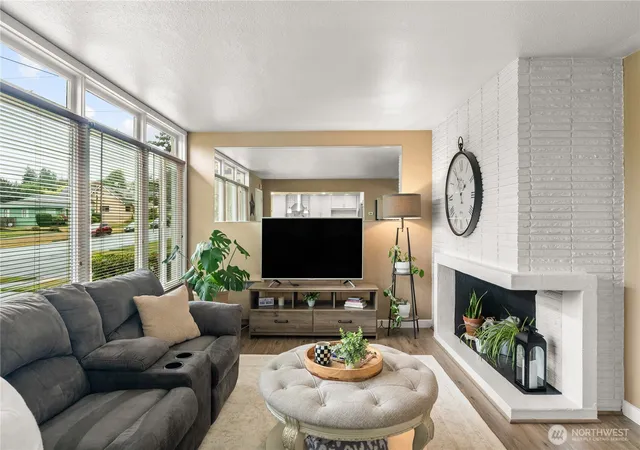 Photo 2 of Single family home for sale at 518 N Broadway St, Aberdeen, WA 98520 | MLS# NWM2591414 | Listing updated on 2026-10-09