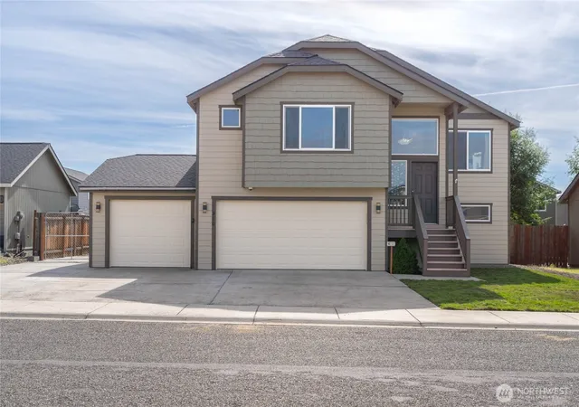 Photo 1 of Single family home for sale at 310 E Countryside Ave, Ellensburg, WA 98926 | MLS# NWM2591421 | Listing updated on 2026-10-07